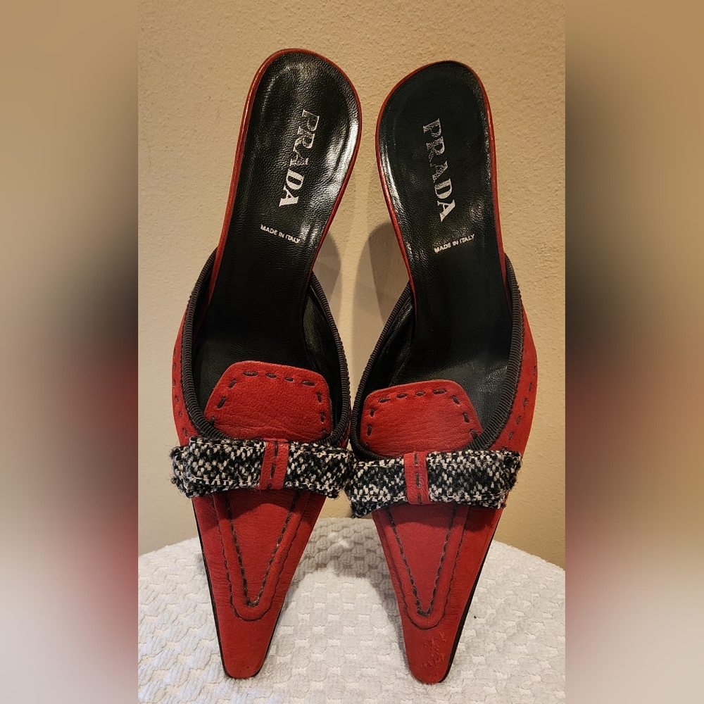 PRADA Rwd and Black Kiten Heels. Size 36 5.5.